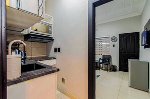 Private kitchen - Win Haven • Deluxe Haven Suite (Randfontein)