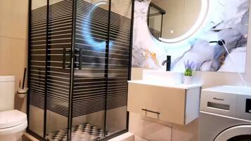 Bruser, hårtørrer, håndklæder, Sæbe