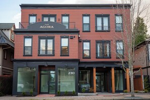 Exterior - Mediterranean Suite 201 - The Agora a Boutique Hotel (Qualicum Beach)