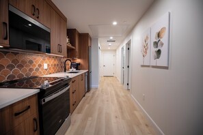 Micro-ondes, four, plaque de cuisson, lave-vaisselle