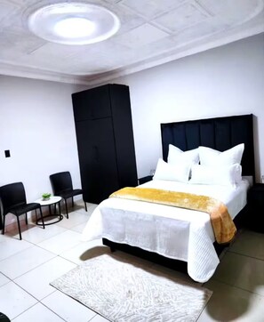 Iron/ironing board, WiFi, bed sheets