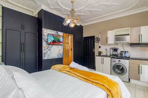 Silitysrauta/-lauta, Wi-Fi, vuodevaatteet