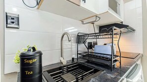 Private kitchen - Win Haven • Urban Retreat Suite (Randfontein)