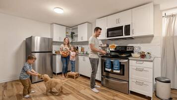 KĂŒhlschrank, Mikrowelle, Ofen, Herdplatte