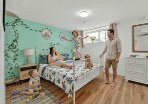 2 bedrooms, desk, iron/ironing board, travel crib