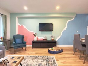 Televisio, pöytäjalkapallopöytä, työhuone