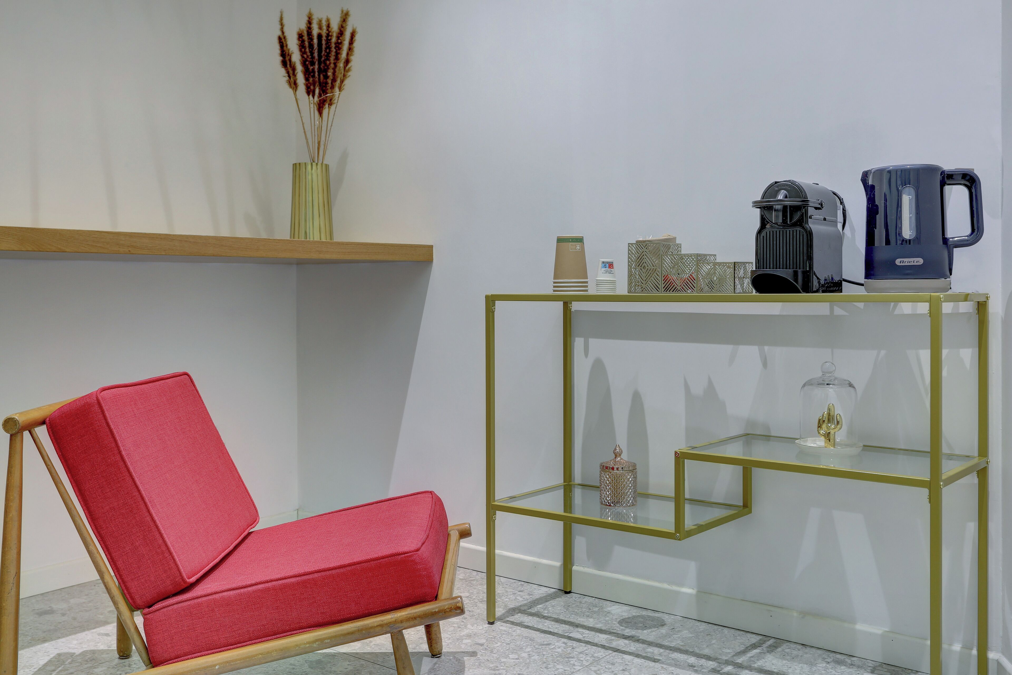 Habitación cuádruple Deluxe, vista a la ciudad | Interior