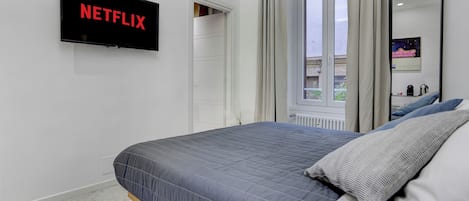 Dobbeltrom – deluxe, byutsikt | Wi-fi (inkludert)