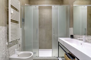 Deluxe Quadruple Room, City View | Bathroom | Shower, hair dryer, towels, soap - Rione Prati Boutique Suites (Rome)