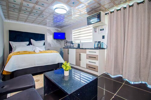 Win Haven • Premium City Studio