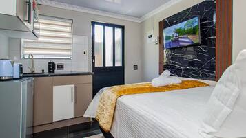 Bügeleisen/Bügelbrett, Internetzugang, Bettwäsche