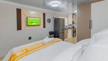 Iron/ironing board, internet, bed sheets