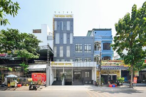 Exterior - The Moon 1 Hotel (Ho Chi Minh)