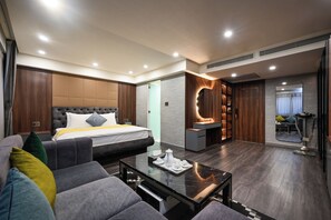 Junior Double Room | Minibar, in-room safe, blackout curtains, soundproofing - The Moon 1 Hotel (Ho Chi Minh)