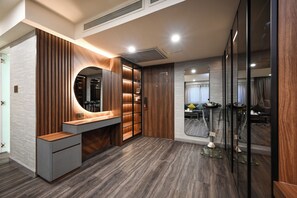 Kahden hengen junior-huone | Kylpyhuone | Ilmaiset hygieniatuotteet, hiustenkuivaaja, kylpytakit, tohvelit