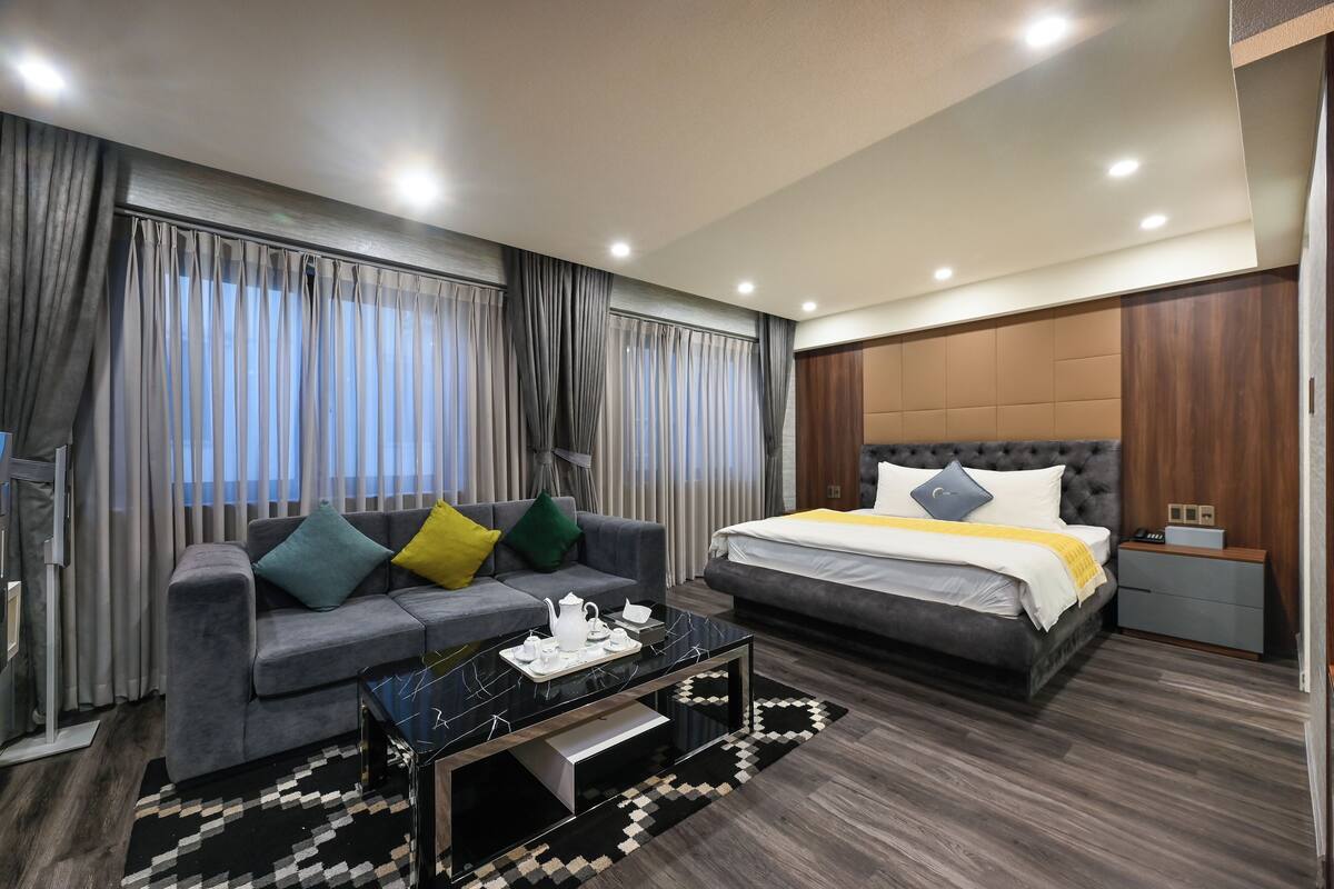 Minibar, coffres-forts dans les chambres, rideaux occultants