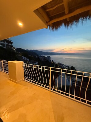 Property grounds - Sea Breeze Penthouse at Conchas Chinas (Puerto Vallarta)