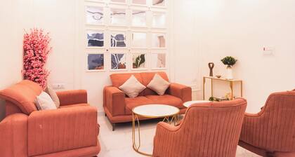 Cozy 4-bedroom cottage in enchanting Gurugram with AC,swimming pool,open bar,dj