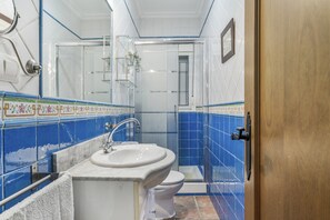 Shower, towels - Apartment 'Casa Beli' with Wi-Fi (Conil de la Frontera)