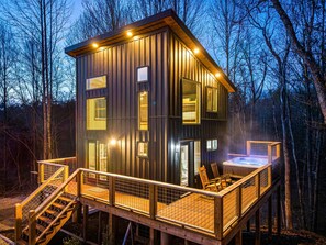 Exterior - New View Hot Tub Mini & Disc Golf Fire pit (Gatlinburg)