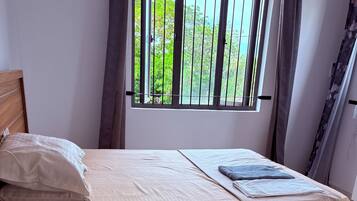 3 bedrooms, iron/ironing board, free WiFi