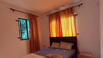 3 bedrooms, iron/ironing board, free WiFi