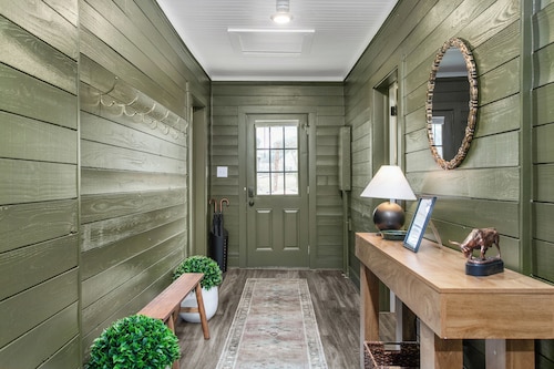 Cozy 3BD w/ Air Hockey, BBQ - Near Duke University