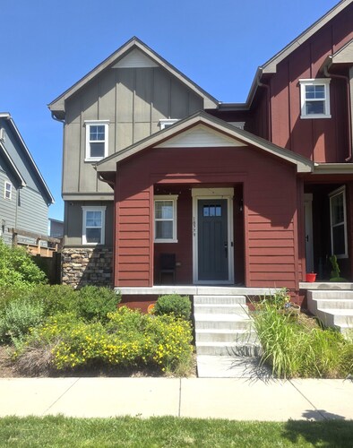 Serene 3 Bdrm 3 Bthrm Home in Aurora, Sleeps 10 & Near Everything!!!