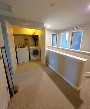 Interior - Serene 3 Bdrm 3 Bthrm Home in Aurora, Sleeps 10 & Near Everything!!! (Aurora)