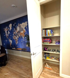 Game room - Serene 3 Bdrm 3 Bthrm Home in Aurora, Sleeps 10 & Near Everything!!! (Aurora)