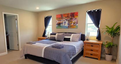 Serene 3 Bdrm 3 Bthrm Home in Aurora, Sleeps 10 & Near Everything!!!