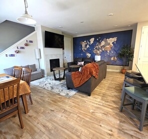 TV, fireplace - Serene 3 Bdrm 3 Bthrm Home in Aurora, Sleeps 10 & Near Everything!!! (Aurora)