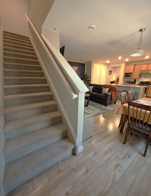 Interior - Serene 3 Bdrm 3 Bthrm Home in Aurora, Sleeps 10 & Near Everything!!! (Aurora)