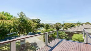 Property grounds - San Remo Getaway - Incredible Central Location (San Remo)