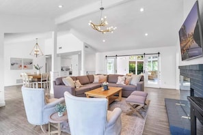 TV, fireplace, offices - Fallbrook Pool & Spa Wine Country Estate (Fallbrook)