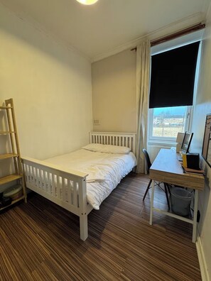 2 bedrooms, free WiFi, bed sheets - West-end 2 Bed Flat Entire Place w/ Free Parking (Glasgow)