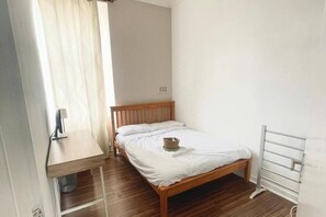 2 bedrooms, free WiFi, bed sheets - 2 Bed Flat - Sleeps 4 - Parking - Wifi (Glasgow)