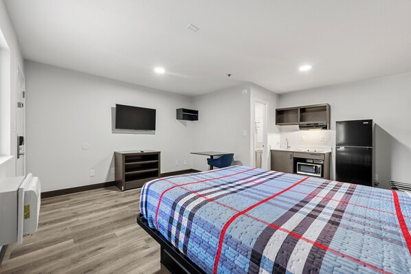 Desk, laptop workspace - Southern Suites East Point (East Point)