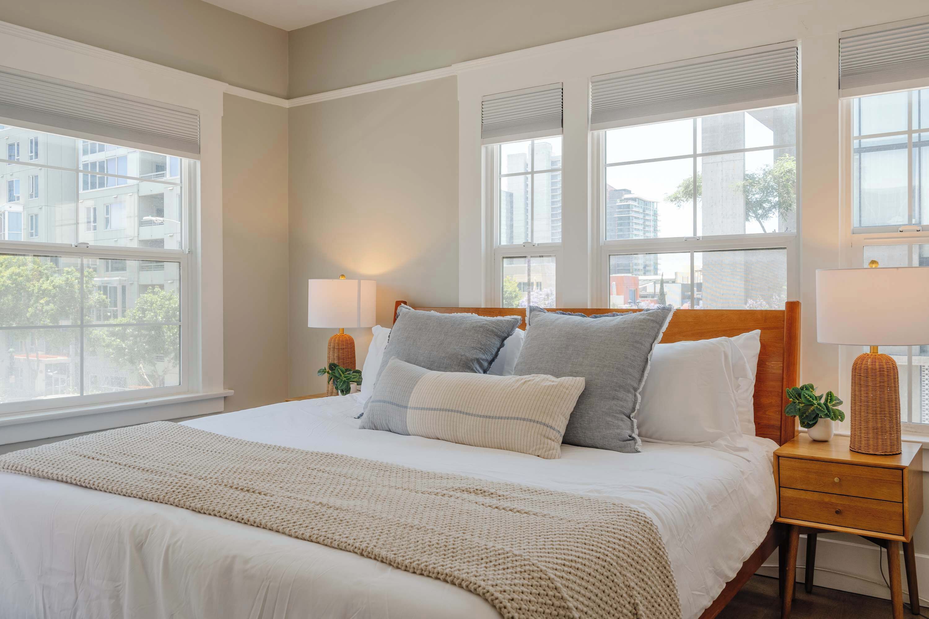 熨斗/熨衣板、旅行婴儿床、WiFi、床单