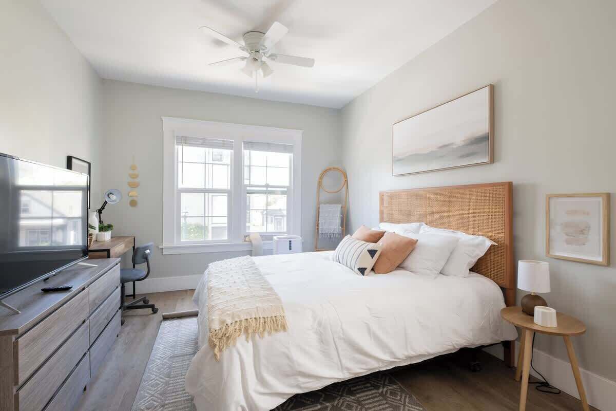 Fer et planche à repasser, lit parapluie, Wi-Fi, draps fournis