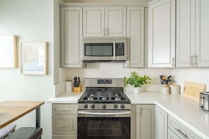 Fridge, microwave, oven, stovetop - Chic Little Italy Apt | Balcony | Walk Everywhere! (San Diego)