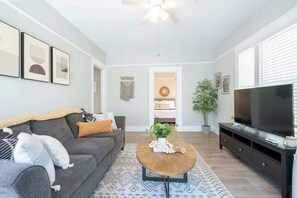 TV, offices - Chic Little Italy Apt | Balcony | Walk Everywhere! (San Diego)
