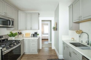 Coffee/tea maker, fridge, microwave, oven - Chic Little Italy Apt | Balcony | Walk Everywhere! (San Diego)