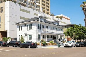 Exterior - Chic Little Italy Apt | Balcony | Walk Everywhere! (San Diego)