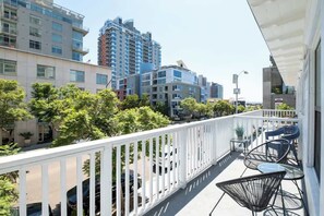 Property grounds - Chic Little Italy Apt | Balcony | Walk Everywhere! (San Diego)
