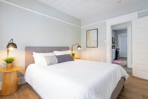 2 slaapkamers, een strijkplank/strijkijzer, reisbedje, wifi