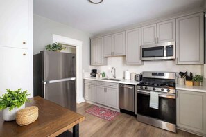 Coffee/tea maker, fridge, microwave, oven - Discover Little Italy! Central & Walkable Boho Apt (San Diego)