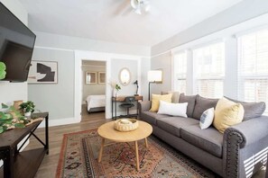 2 habitaciones, tabla de planchar con plancha, cuna de viaje y wifi 