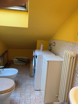 Hair dryer, towels, soap, toilet paper - Apartment Rosemary (Fano)