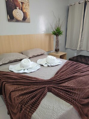 Desk, free WiFi - VILLA DO ARRAIAL HOTEL  (Açu)